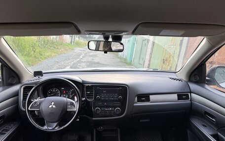 Mitsubishi Outlander III рестайлинг 3, 2014 год, 1 200 000 рублей, 11 фотография