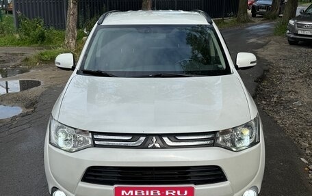 Mitsubishi Outlander III рестайлинг 3, 2014 год, 1 200 000 рублей, 5 фотография