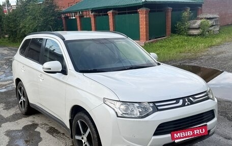Mitsubishi Outlander III рестайлинг 3, 2014 год, 1 200 000 рублей, 7 фотография