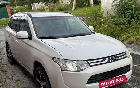 Mitsubishi Outlander III рестайлинг 3, 2014 год, 1 200 000 рублей, 18 фотография