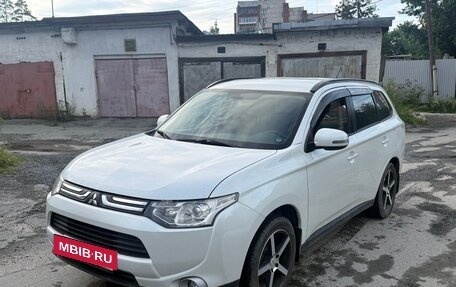 Mitsubishi Outlander III рестайлинг 3, 2014 год, 1 200 000 рублей, 6 фотография