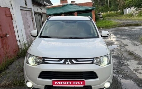 Mitsubishi Outlander III рестайлинг 3, 2014 год, 1 200 000 рублей, 17 фотография