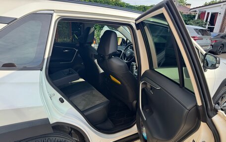 Toyota RAV4, 2024 год, 3 550 000 рублей, 11 фотография