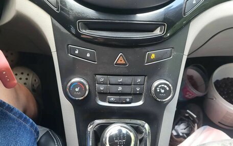 Chevrolet Orlando I, 2012 год, 850 000 рублей, 7 фотография