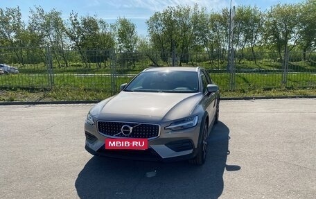 Volvo V60 Cross Country II, 2020 год, 3 860 000 рублей, 5 фотография