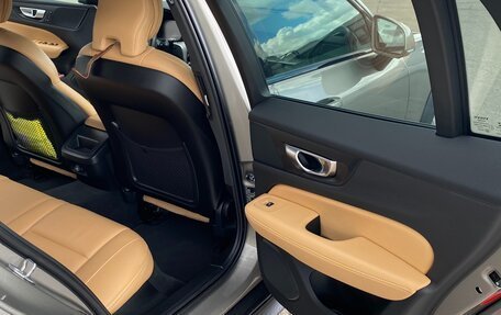 Volvo V60 Cross Country II, 2020 год, 3 860 000 рублей, 11 фотография