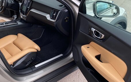 Volvo V60 Cross Country II, 2020 год, 3 860 000 рублей, 13 фотография