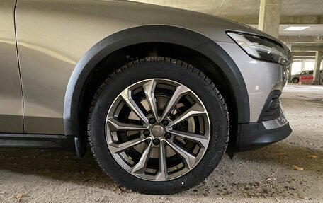 Volvo V60 Cross Country II, 2020 год, 3 860 000 рублей, 31 фотография
