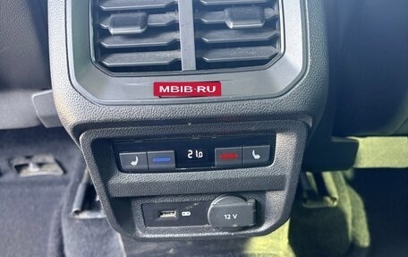 Volkswagen Tiguan II, 2018 год, 2 900 000 рублей, 12 фотография