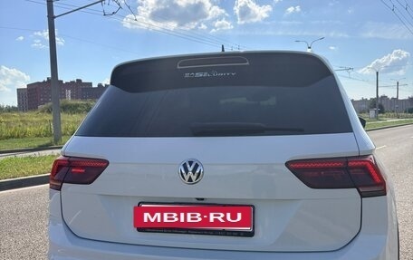 Volkswagen Tiguan II, 2018 год, 2 900 000 рублей, 4 фотография