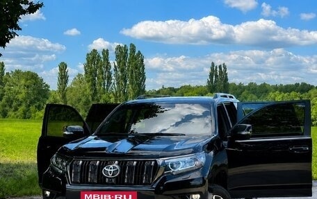 Toyota Land Cruiser Prado 150 рестайлинг 2, 2021 год, 6 380 000 рублей, 2 фотография