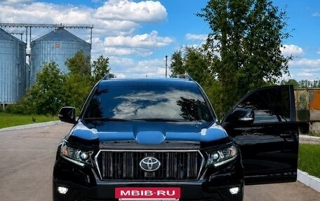 Toyota Land Cruiser Prado 150 рестайлинг 2, 2021 год, 6 380 000 рублей, 5 фотография