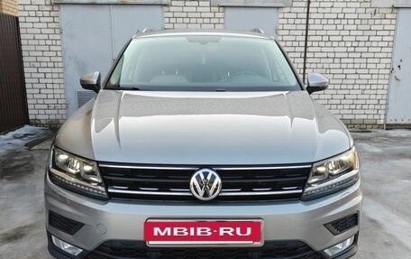 Volkswagen Tiguan II, 2017 год, 2 300 000 рублей, 3 фотография