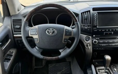 Toyota Land Cruiser 200, 2011 год, 2 689 000 рублей, 10 фотография