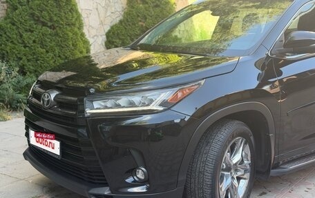 Toyota Highlander III, 2019 год, 4 100 000 рублей, 2 фотография