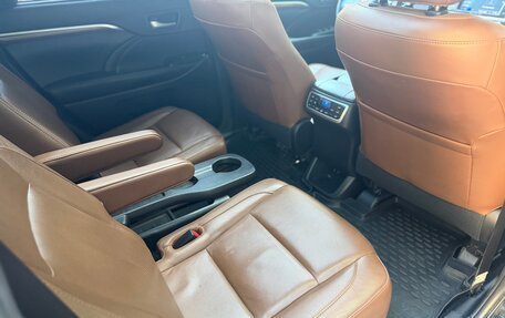 Toyota Highlander III, 2019 год, 4 100 000 рублей, 19 фотография