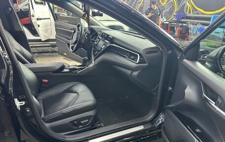 Toyota Camry, 2020 год, 2 800 000 рублей, 13 фотография