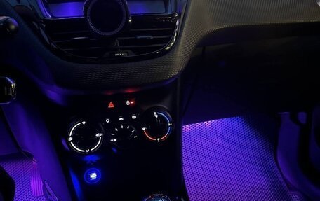 Peugeot 2008 II, 2014 год, 800 000 рублей, 3 фотография