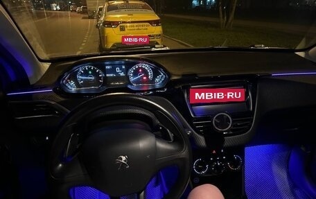 Peugeot 2008 II, 2014 год, 800 000 рублей, 2 фотография
