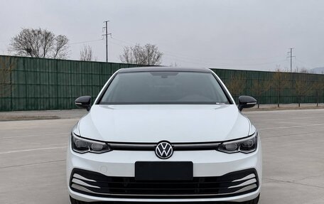 Volkswagen Golf VIII, 2024 год, 1 990 000 рублей, 2 фотография