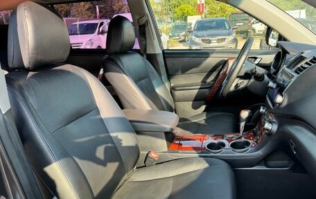 Toyota Highlander III, 2012 год, 1 699 000 рублей, 9 фотография