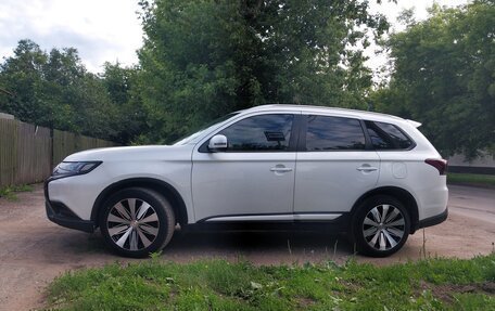 Mitsubishi Outlander III рестайлинг 3, 2014 год, 1 850 000 рублей, 3 фотография