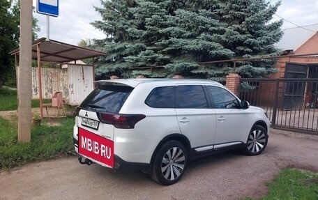 Mitsubishi Outlander III рестайлинг 3, 2014 год, 1 850 000 рублей, 5 фотография