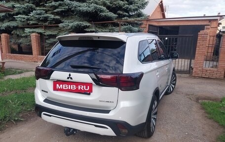 Mitsubishi Outlander III рестайлинг 3, 2014 год, 1 850 000 рублей, 6 фотография