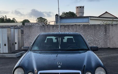 Mercedes-Benz E-Класс, 1997 год, 215 000 рублей, 3 фотография