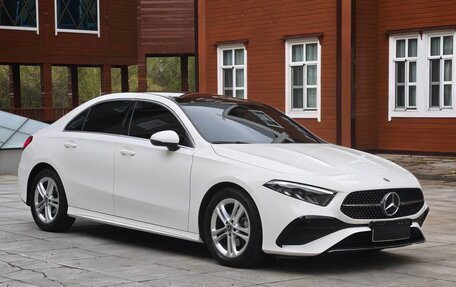 Mercedes-Benz A-Класс, 2023 год, 1 990 000 рублей, 2 фотография