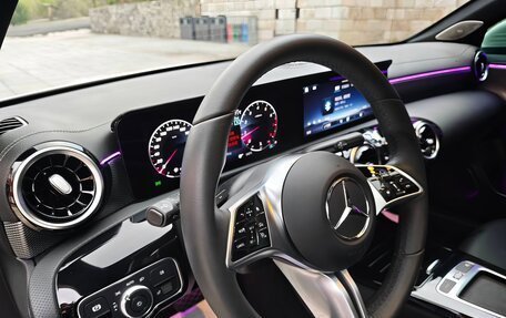 Mercedes-Benz A-Класс, 2023 год, 1 990 000 рублей, 16 фотография