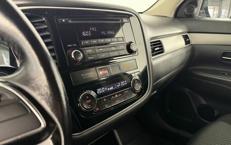 Mitsubishi Outlander III рестайлинг 3, 2015 год, 1 600 000 рублей, 14 фотография