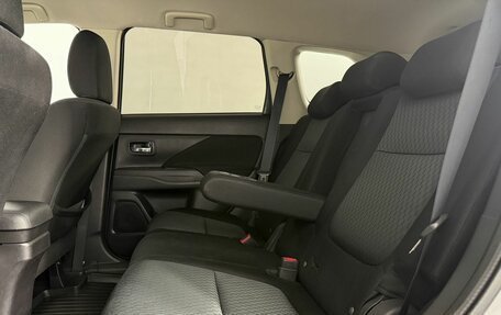 Mitsubishi Outlander III рестайлинг 3, 2015 год, 1 600 000 рублей, 17 фотография