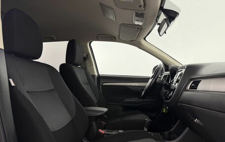 Mitsubishi Outlander III рестайлинг 3, 2015 год, 1 600 000 рублей, 19 фотография
