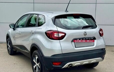 Renault Kaptur I рестайлинг, 2022 год, 1 819 000 рублей, 5 фотография