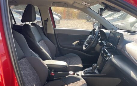 Toyota Yaris Cross, 2022 год, 1 450 000 рублей, 3 фотография