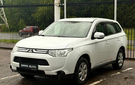 Mitsubishi Outlander III рестайлинг 3, 2013 год, 1 489 000 рублей, 3 фотография
