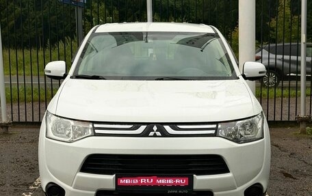Mitsubishi Outlander III рестайлинг 3, 2013 год, 1 489 000 рублей, 2 фотография
