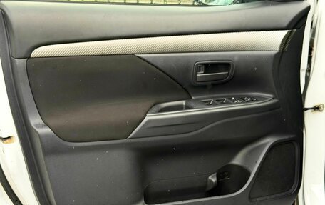 Mitsubishi Outlander III рестайлинг 3, 2013 год, 1 489 000 рублей, 15 фотография