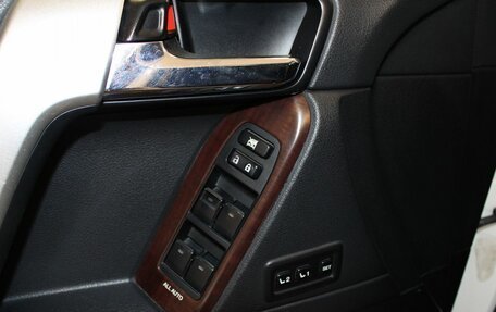 Toyota Land Cruiser Prado 150 рестайлинг 2, 2013 год, 3 370 000 рублей, 9 фотография