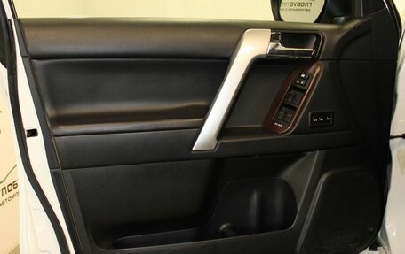 Toyota Land Cruiser Prado 150 рестайлинг 2, 2013 год, 3 370 000 рублей, 8 фотография
