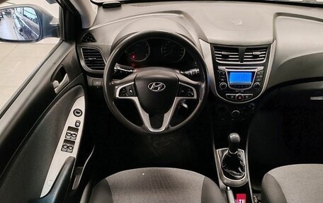 Hyundai Solaris II рестайлинг, 2011 год, 395 000 рублей, 12 фотография