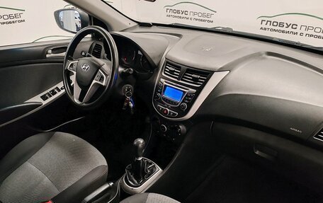 Hyundai Solaris II рестайлинг, 2011 год, 395 000 рублей, 23 фотография