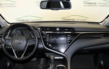 Toyota Camry, 2018 год, 2 800 000 рублей, 4 фотография