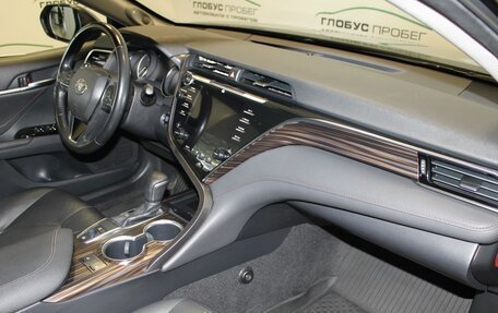 Toyota Camry, 2018 год, 2 800 000 рублей, 27 фотография