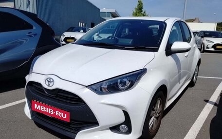 Toyota Yaris, 2022 год, 1 600 000 рублей, 1 фотография