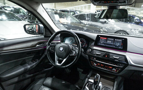 BMW 5 серия, 2018 год, 3 299 700 рублей, 15 фотография