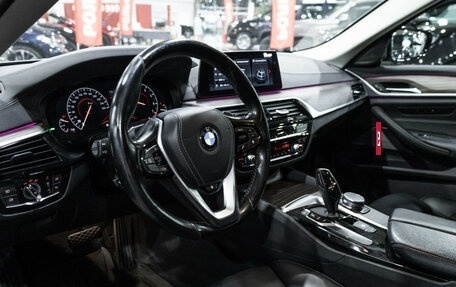 BMW 5 серия, 2018 год, 3 299 700 рублей, 16 фотография