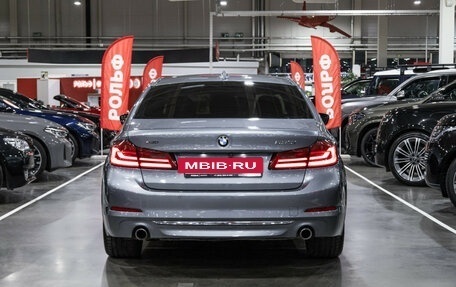 BMW 5 серия, 2018 год, 3 299 700 рублей, 10 фотография