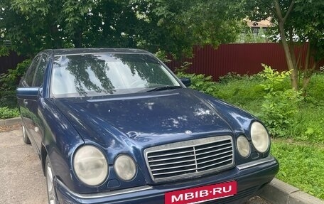 Mercedes-Benz E-Класс, 1998 год, 550 000 рублей, 2 фотография